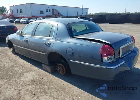 2005 Lincoln Town Car Signature Limited из США, поврежденный, VIN 1LNHM82W85Y649993